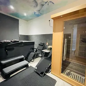 Luxury With Private Jacuzzi Hot Tub & Sauna London